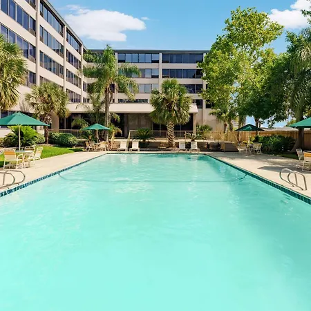 La Quinta By Wyndham New Orleans Airport Hotel